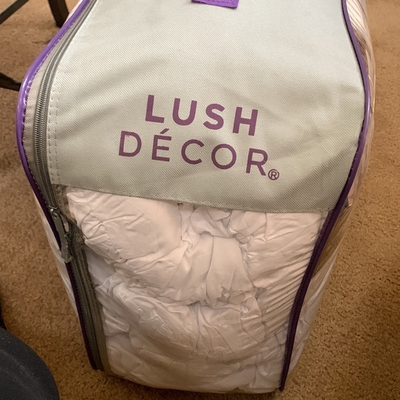 Lush Decor Serena Comforter Ruched Flower 3 Piece Set, White King Comforter Set - Picture 7 of 7